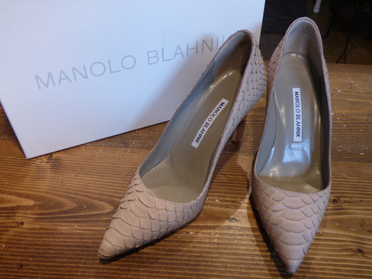 MANOLO BLAHNIK（マノロブラニク）パイソンパンプスの靴底を