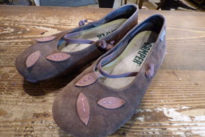 CAMPER（カンペール）2足の加水分解でボロボロ剥がれ経年劣化した靴底 