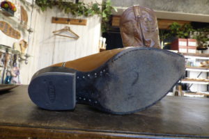 TONY LAMA（トニーラマ）ウエスタンブーツの靴底をレザーオールソール 