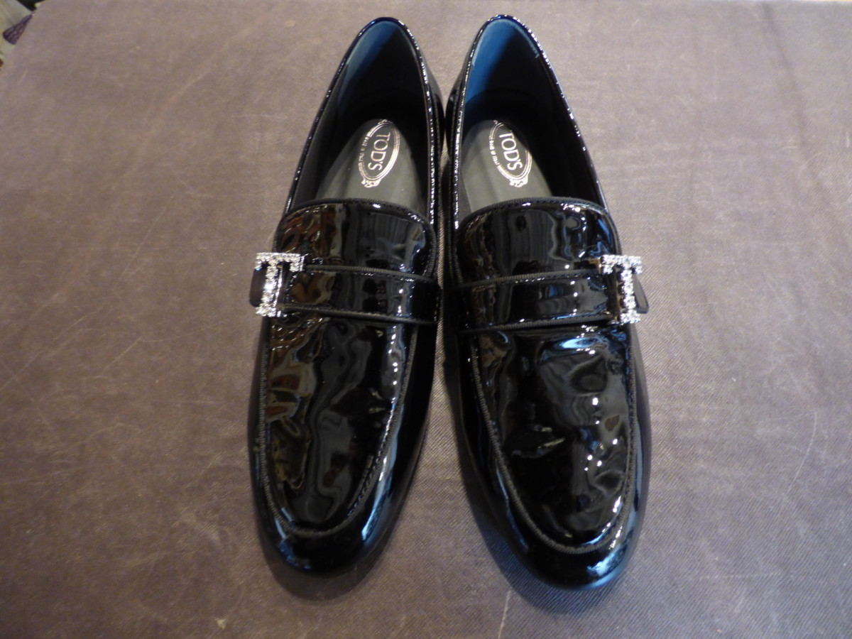 TOD,S（トッズ）レディースエナメルローファーをハーフラバー（裏張り