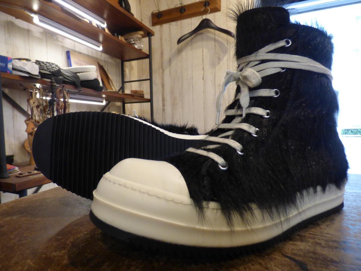 RICK OWENS（リックオウエンス）ファー付きスニーカー靴底をビブラム 
