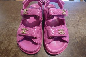 CHANEL（シャネル）ピンクサンダルの靴底を赤のミラーハーフラバー裏