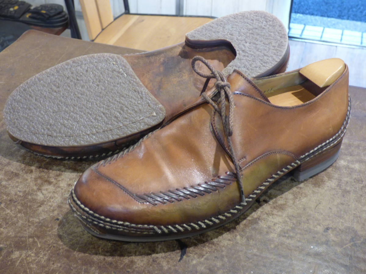 Berluti（ベルルッティ）インディオの割れた特殊構造の靴底を作り 
